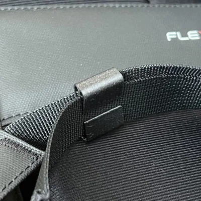 Kẹp cố định dây đeo balo gọn gàng (Backpack strap holder)