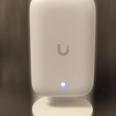 Kệ để bàn cho Ubiquiti (UniFi) UK-Ultra (Swiss Army Knife)