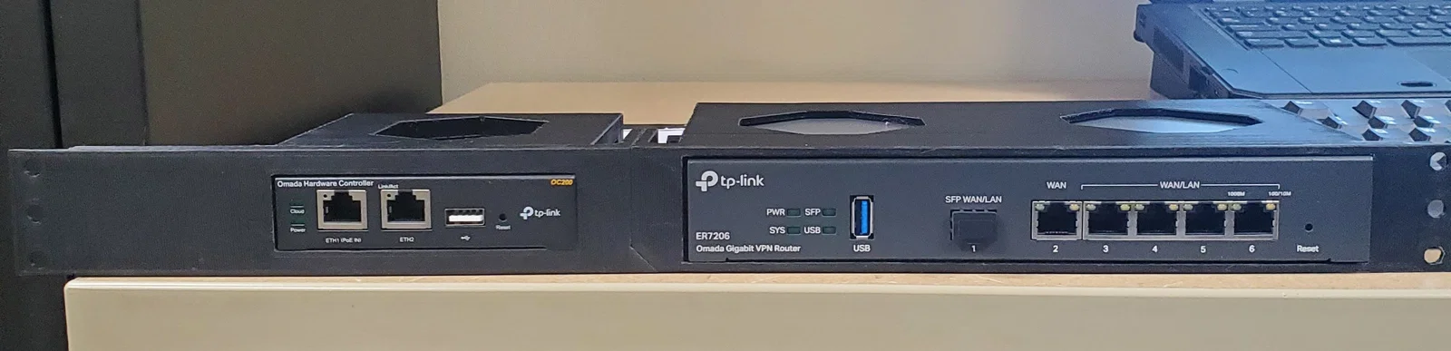 Giá gắn rack 1U cho TP-link ER7206 router & OC200 controller - Image 1