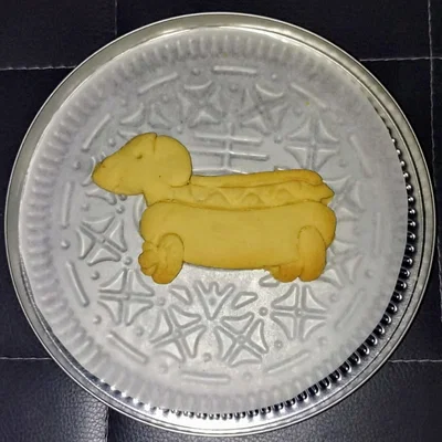 Khuôn Cắt Bánh Cookie Chó Lạp Xưởng Trong Bánh Mì & Mù Tạt