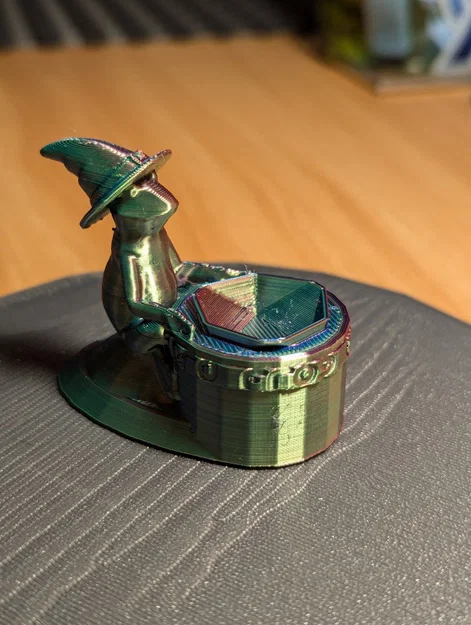 Ếch Phù Thủy Trầm Ngâm Bên Quả Cầu Xúc Xắc (d20) - Image 3