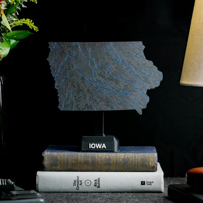 Bản đồ địa hình Iowa, USA (IA) kèm sông ngòi