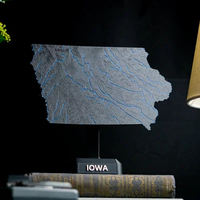 Bản đồ địa hình Iowa, USA (IA) kèm sông ngòi