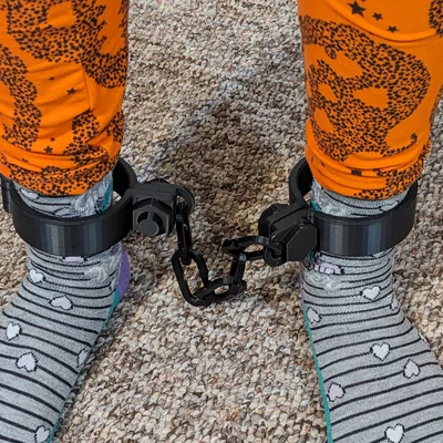 Còng Tay và Còng Chân (Manacles and Leg Irons)