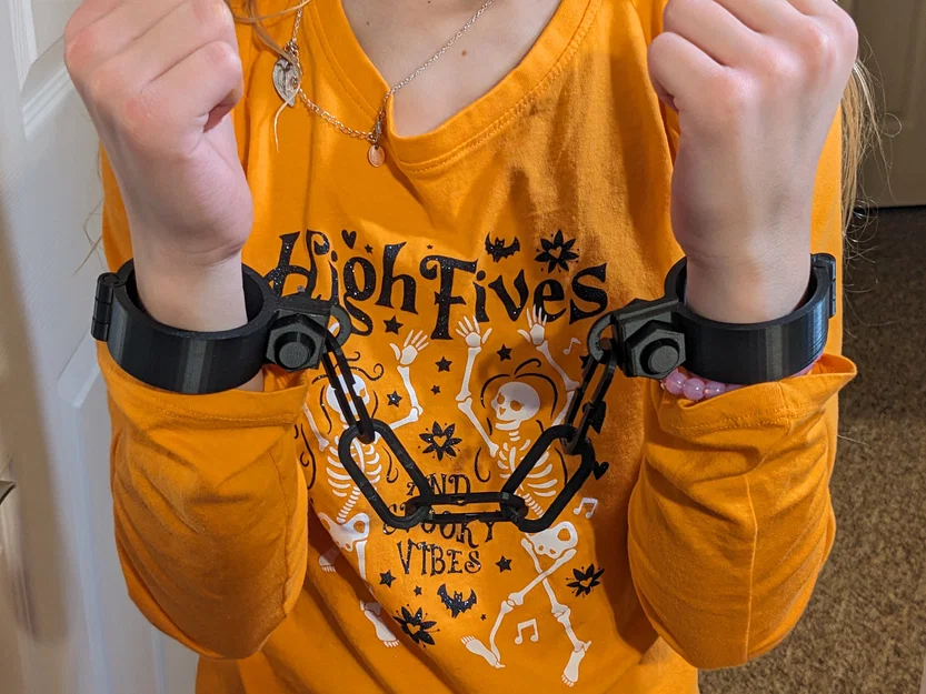 Còng Tay và Còng Chân (Manacles and Leg Irons) - Image 4