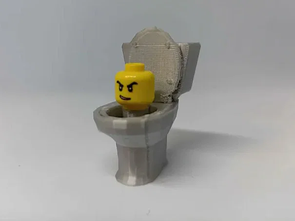 Mô hình 3D Skibidi Toilet kết hợp đầu Lego độc đáo - Image 1