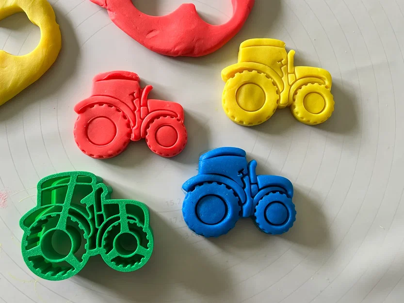 Khuôn Cắt Bánh Hình Máy Cày (Tractor Cookie Cutter) - Image 1