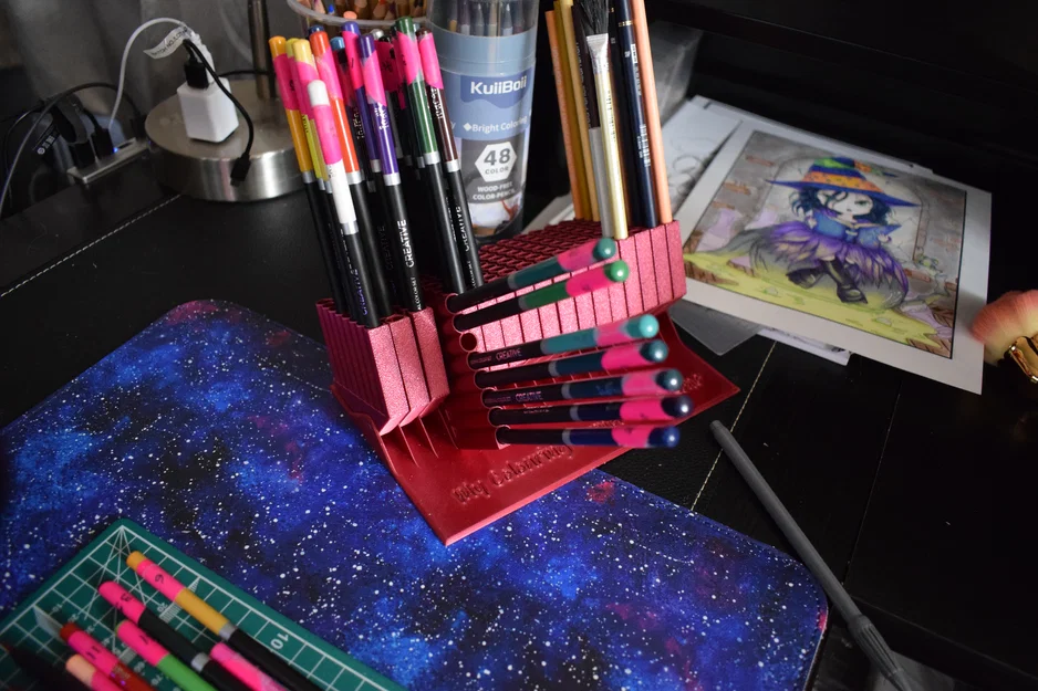 Giá Đựng Bút Chì Màu Nghiêng (Tilting Colored Pencil Holder) - Image 1