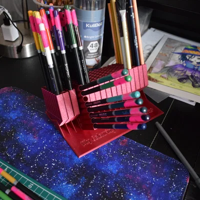 Giá Đựng Bút Chì Màu Nghiêng (Tilting Colored Pencil Holder)