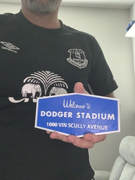 Bảng hiệu lối vào Dodger Stadium - Image 1