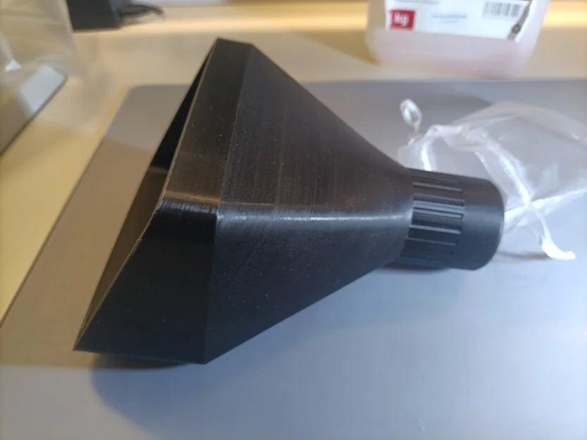 Phễu (Funnel) - Image 1