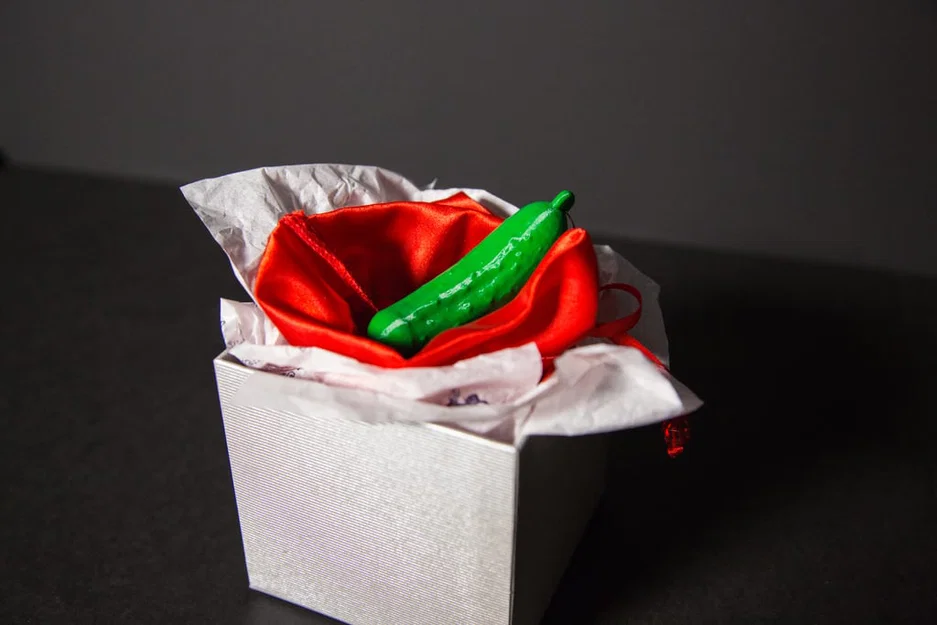 Đồ trang trí Dưa Leo Giáng Sinh (Christmas Pickle Ornament) - Image 1