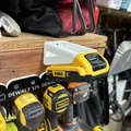 Giá đỡ pin DeWalt 20V (DeWalt 20V Battery Holder) - Thumbnail 1
