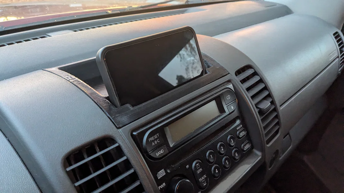 Khay Taplo Nissan kèm Giá Đỡ Điện Thoại (Dash Tray with Phone Holder) - Image 2