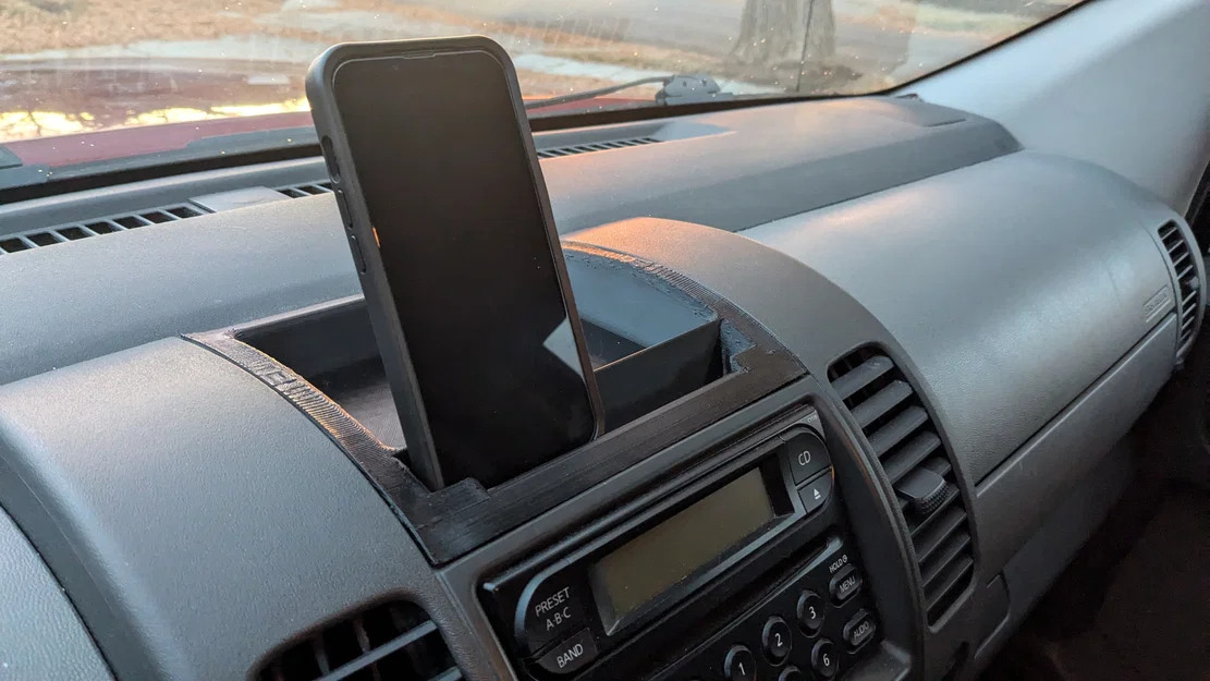 Khay Taplo Nissan kèm Giá Đỡ Điện Thoại (Dash Tray with Phone Holder) - Image 3