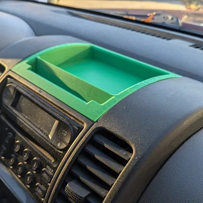 Khay Taplo Nissan kèm Giá Đỡ Điện Thoại (Dash Tray with Phone Holder)