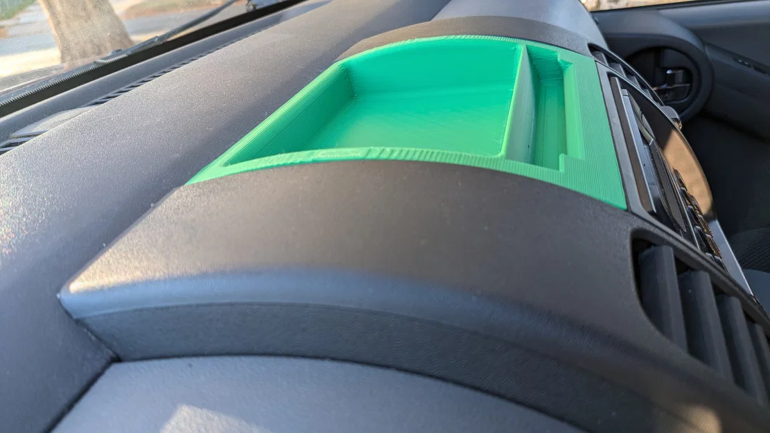 Khay Taplo Nissan kèm Giá Đỡ Điện Thoại (Dash Tray with Phone Holder) - Image 5