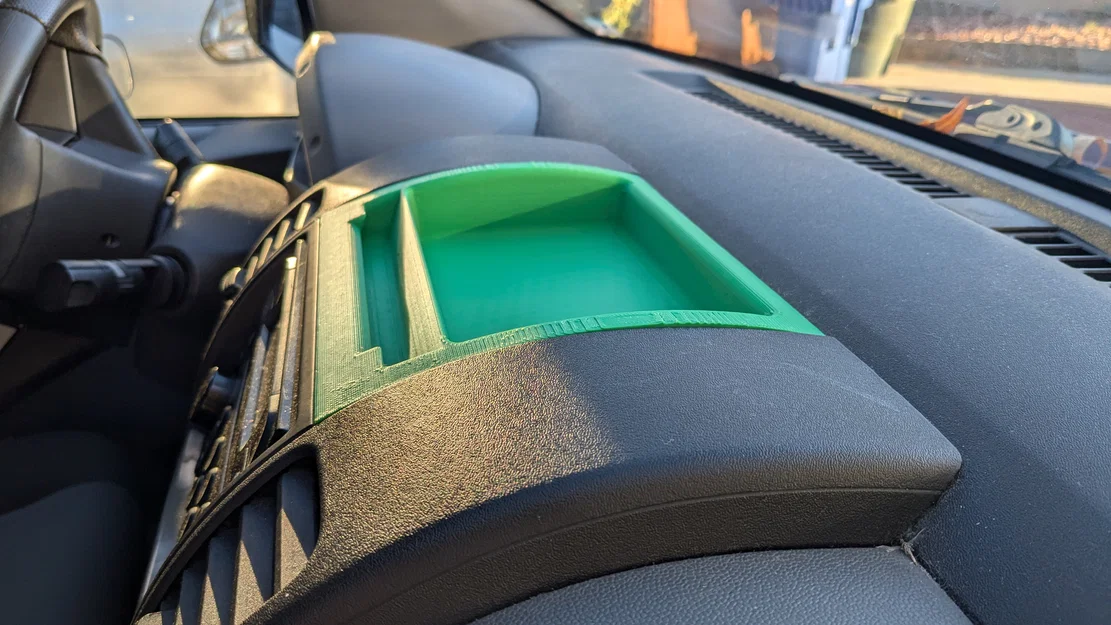 Khay Taplo Nissan kèm Giá Đỡ Điện Thoại (Dash Tray with Phone Holder) - Image 6