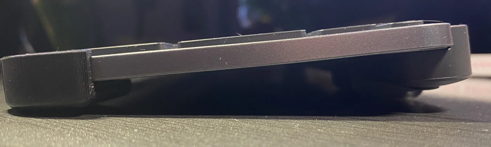 Miếng kê nâng phía trước cho bàn phím Logitech MX Keys - Image 2