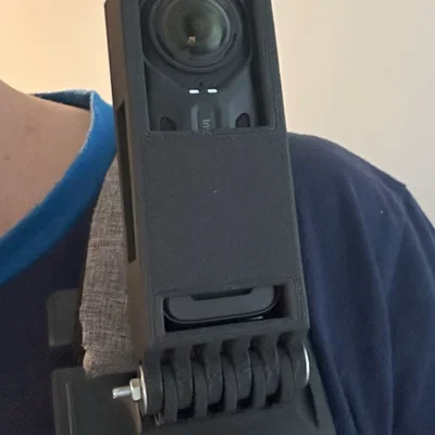 Ngàm gắn máy quay Insta360 X4 lên dây đeo balo (3D Printed)