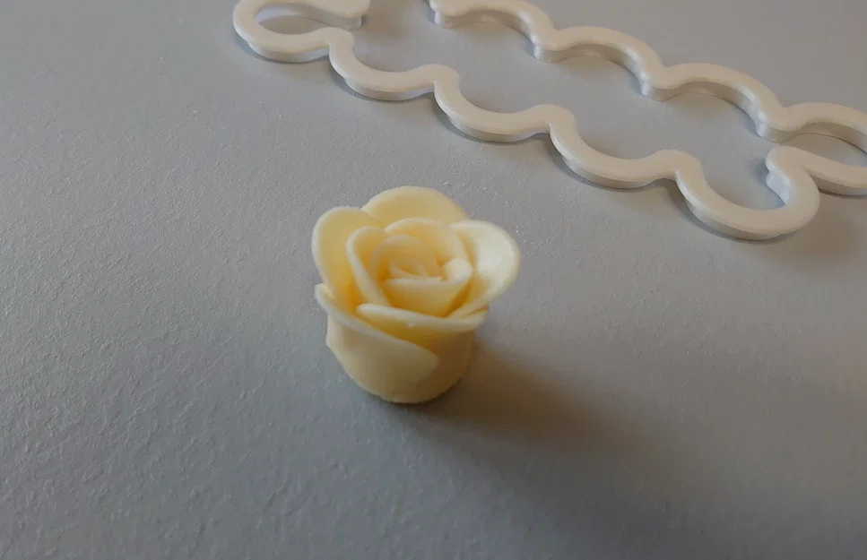Khuôn cắt hoa hồng (Rose cutter / Vykrajovátko na růže) - Image 1