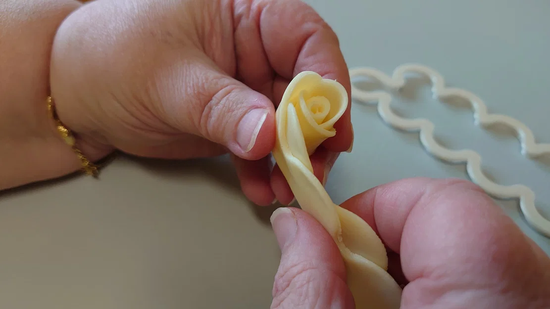 Khuôn cắt hoa hồng (Rose cutter / Vykrajovátko na růže) - Image 7