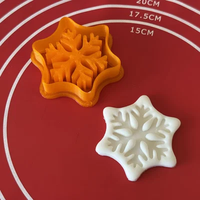 Khuôn cắt bánh quy hình bông tuyết tinh tế cho mùa lễ hội