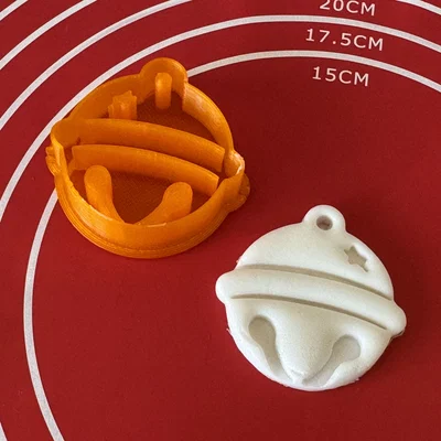 Khuôn cắt bánh quy hình quả chuông cho mùa Giáng sinh