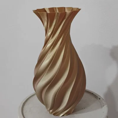 Bình hoa xoắn ốc (Spiral Vase)
