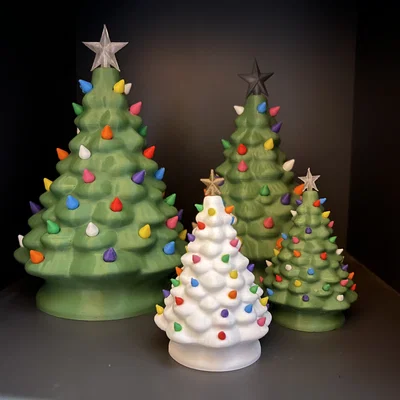 Cây thông Noel (Christmas tree) có đèn và ngôi sao