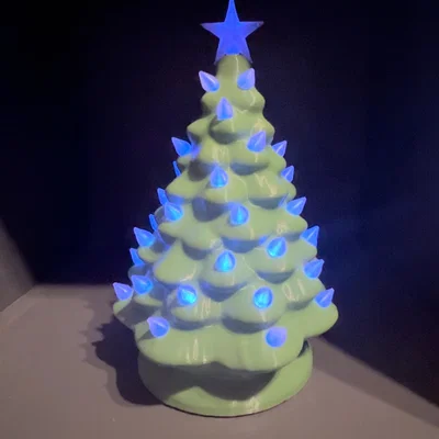 Cây thông Noel (Christmas tree) có đèn và ngôi sao