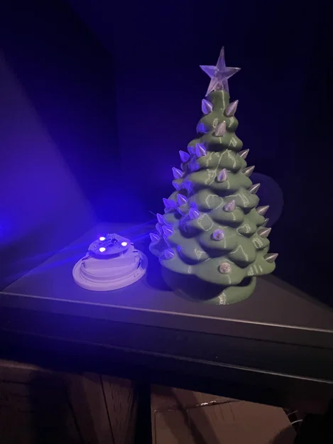 Cây thông Noel (Christmas tree) có đèn và ngôi sao - Image 4