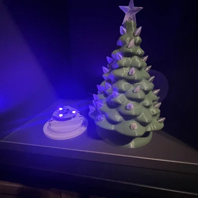 Cây thông Noel (Christmas tree) có đèn và ngôi sao