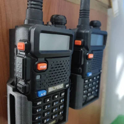 Giá treo tường bộ đàm Baofeng UV-5R gọn gàng - File in 3D