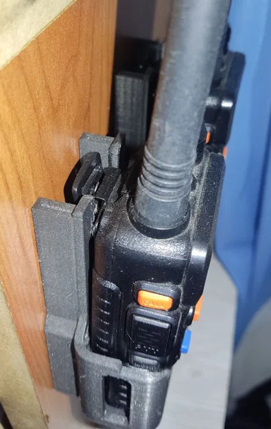 Giá treo tường bộ đàm Baofeng UV-5R gọn gàng - File in 3D - Image 2