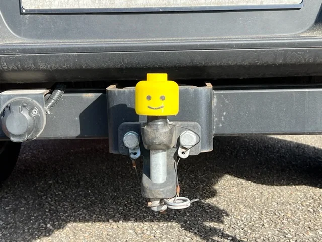 Nắp đậy móc kéo xe hình đầu Lego siêu đáng yêu - Image 1