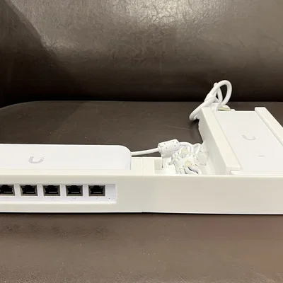 Khay gắn rack 19 inch cho Ubiquiti UniFi Switch Ultra 210W