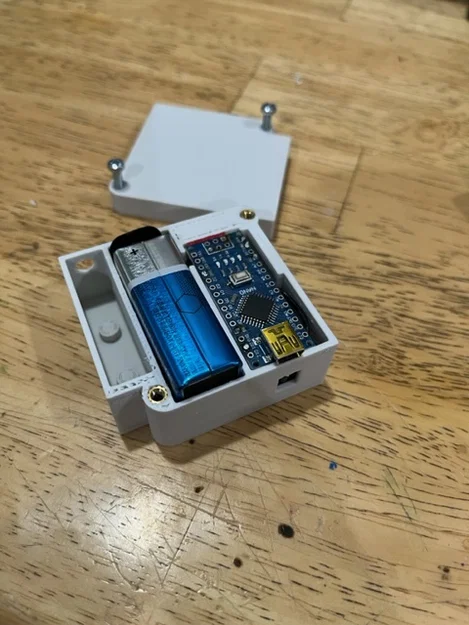 Hộp Arduino Nano V2 có ngăn pin 9V và thêm chỗ gắn relay - Image 1