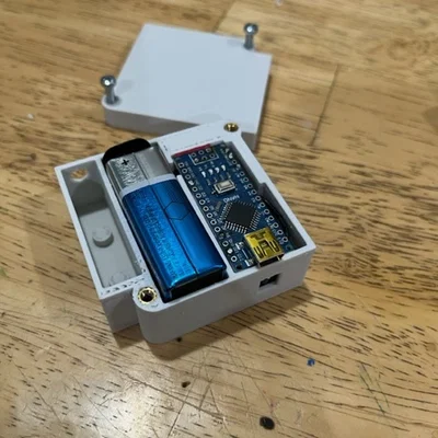 Hộp Arduino Nano V2 có ngăn pin 9V và thêm chỗ gắn relay