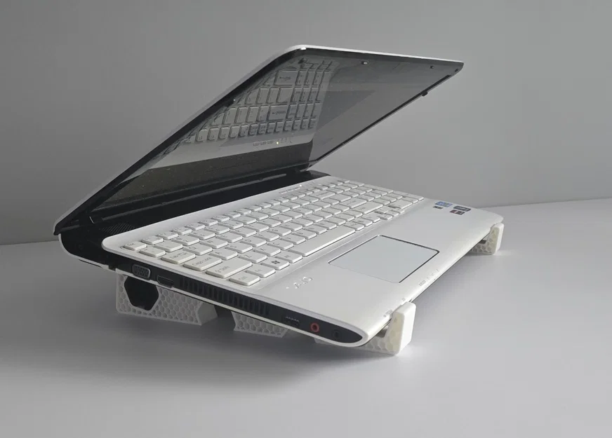 Kệ đỡ laptop có connector - Image 1