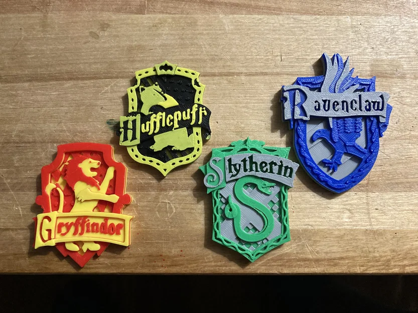 Nam châm huy hiệu 4 Nhà Hogwarts (Hogwarts House Crest Magnets) - Image 1