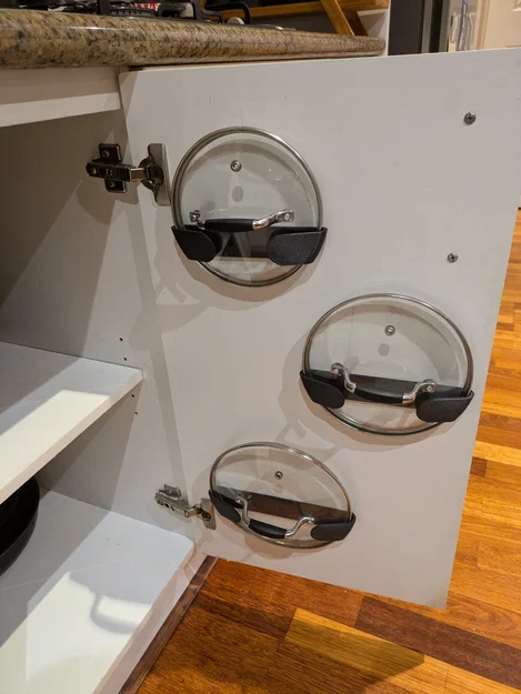 Giá treo nắp nồi gắn cánh tủ - Giải pháp tối ưu không gian bếp - Image 1