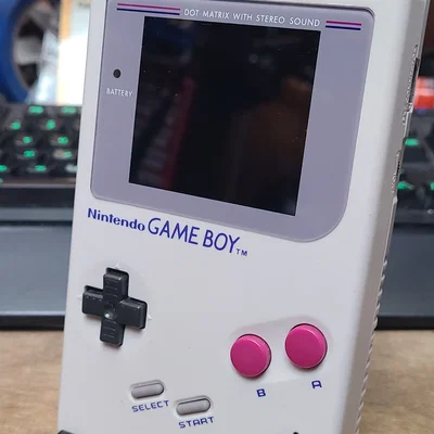 Kệ đỡ Game Boy đa năng (Universal Game Boy Stand)