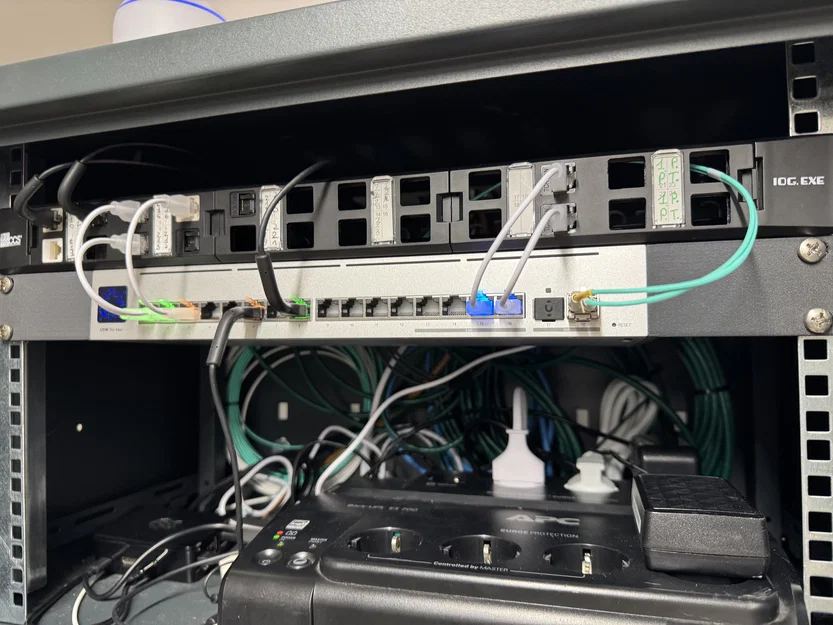 Tai gắn rack 19" cho Unifi USW-Pro-Max-16 (Rack Mount) - Image 1