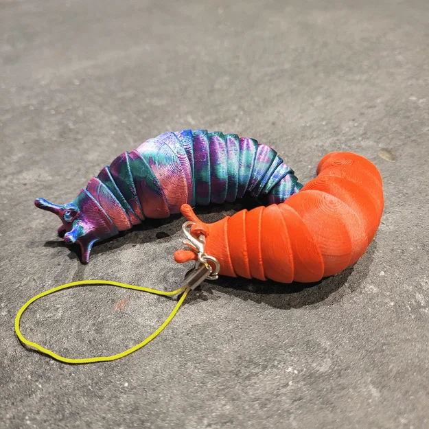 Móc Khóa Con Sên Khớp Nối (Articulated Slug Keychain) - Image 1