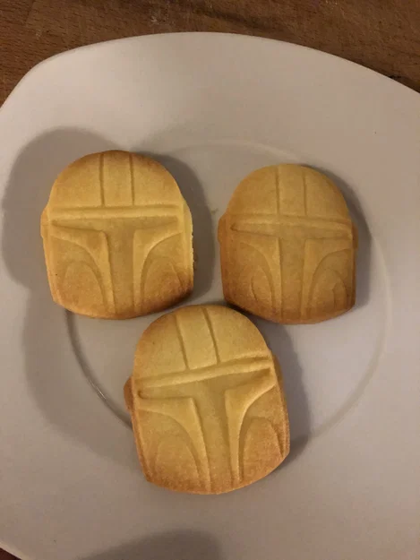 Khuôn Cắt Bánh Quy Hình Mũ Mandalorian - Phụ Kiện Bếp Độc Đáo - Image 1
