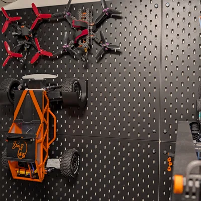 Giá treo xe RC cho pegboard IKEA Skådis