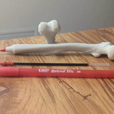 Bút Hidden Femur Pen – Xương đùi giấu bút bên trong