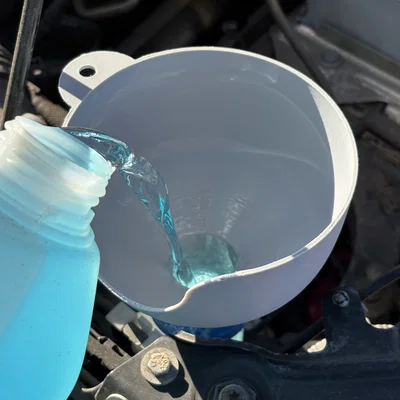 Phễu châm nước rửa kính cho VW / Audi / Skoda / Seat