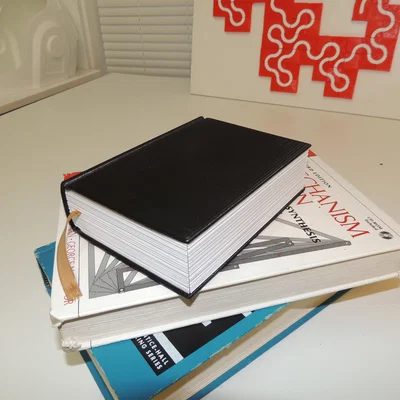 Mô hình két sắt ẩn trong cuốn sách Book Safe Bank in 3D
